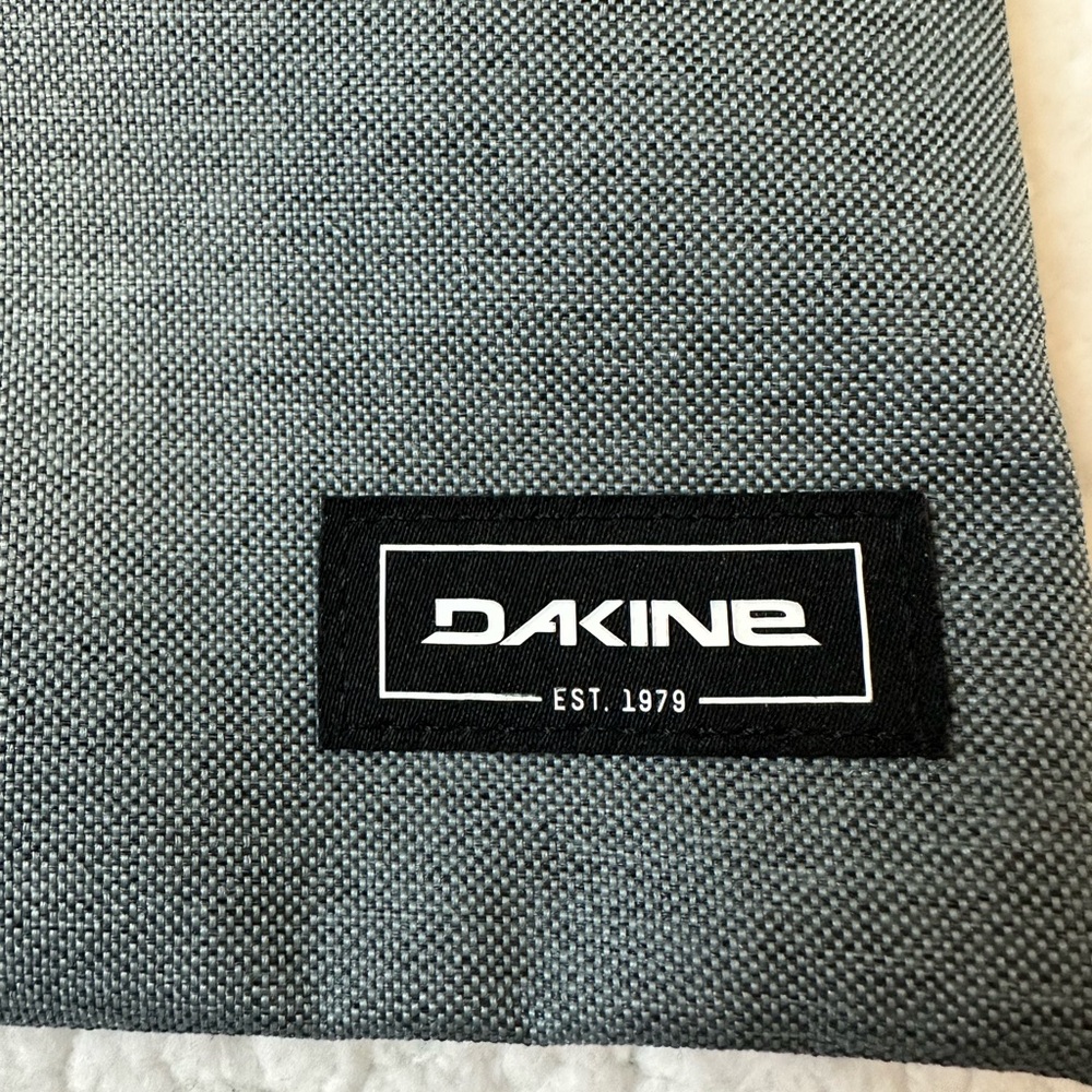 Dakine crossbody bag - Picture 2 of 8